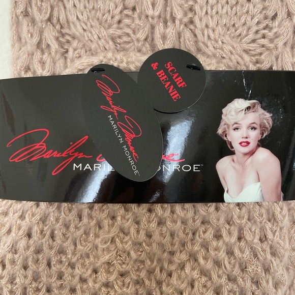 MARILYN MONROE WOMEN’S SCARF & BEANIE Champagne with sparkles color - Picture 3 of 7